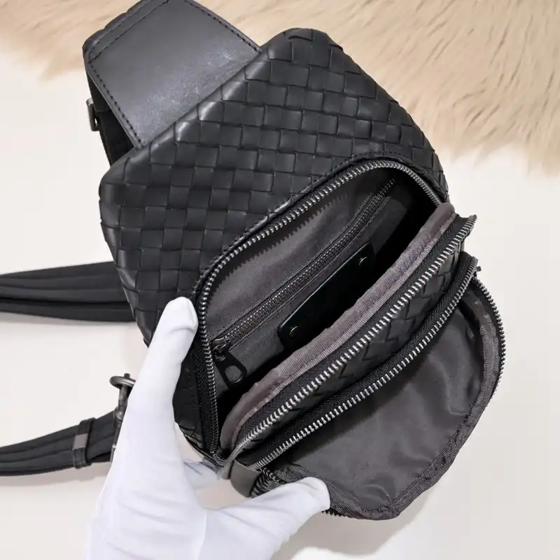 bo*te*ga Ve*ne*ta bag 2212yz0056