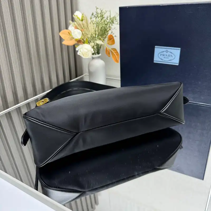 Pra*a bags 2411ya0108