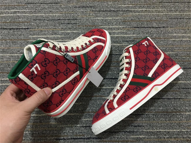 G*u*i high top sneaker snug 208